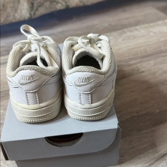 Toddler Air Force 1s size 5C - Picture 3 of 5